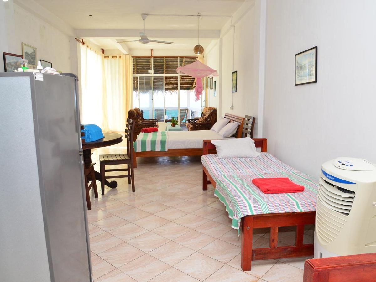 Happy Tuna Guesthouse Hikkaduwa Exterior photo