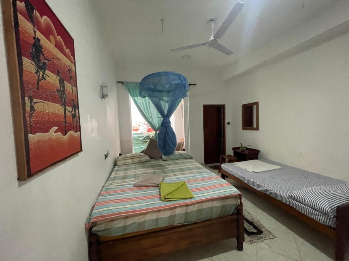 Happy Tuna Guesthouse Hikkaduwa Exterior photo