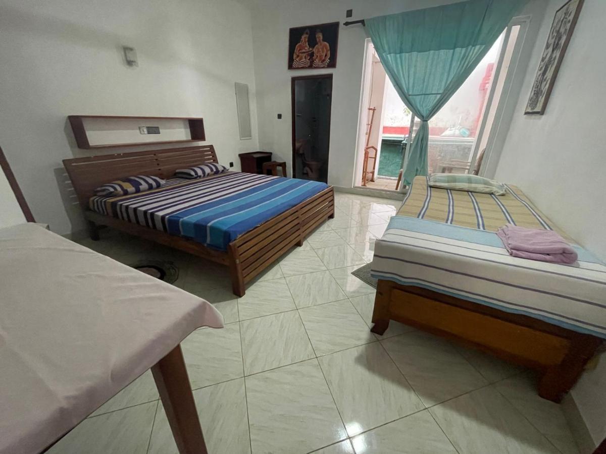 Happy Tuna Guesthouse Hikkaduwa Exterior photo