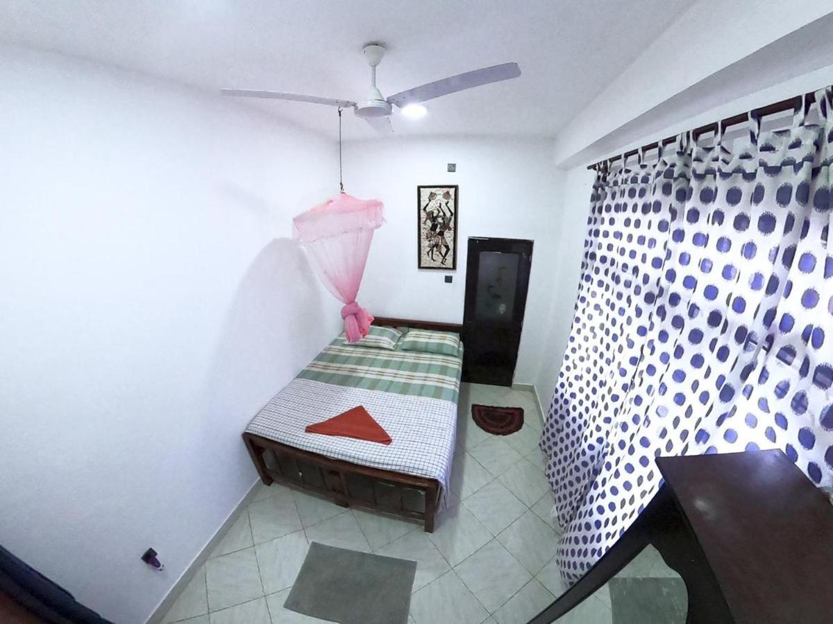 Happy Tuna Guesthouse Hikkaduwa Exterior photo
