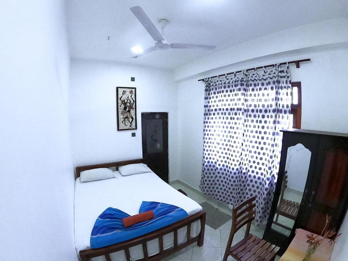 Happy Tuna Guesthouse Hikkaduwa Exterior photo