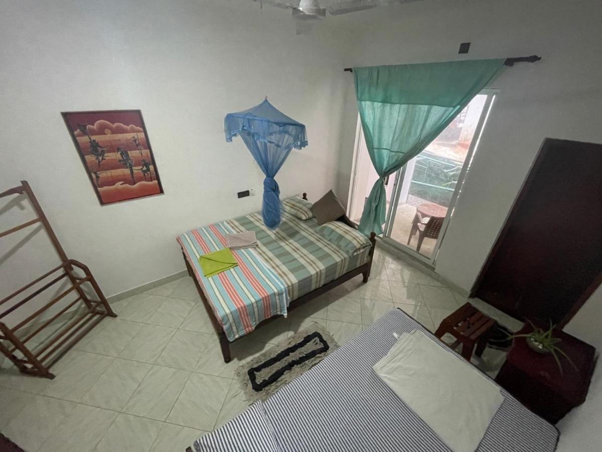 Happy Tuna Guesthouse Hikkaduwa Exterior photo