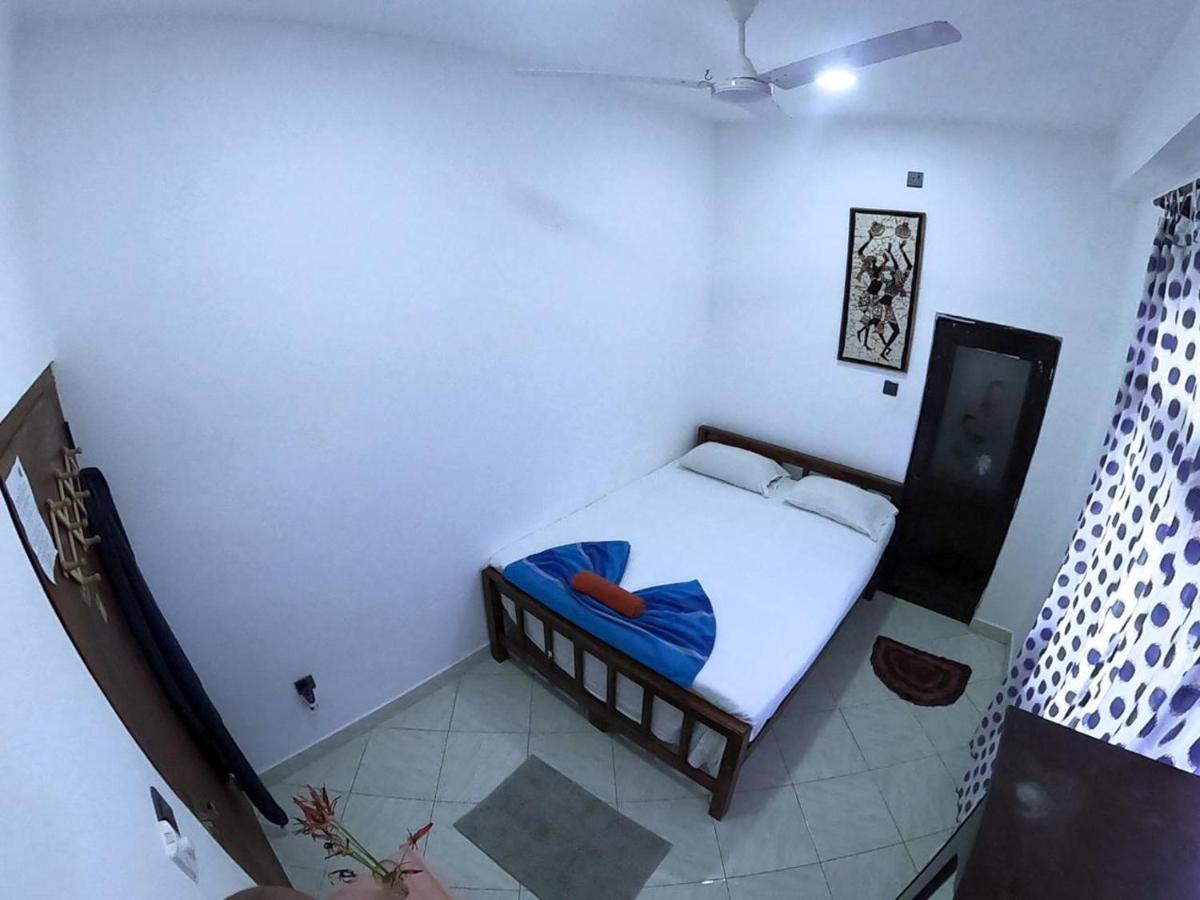 Happy Tuna Guesthouse Hikkaduwa Exterior photo