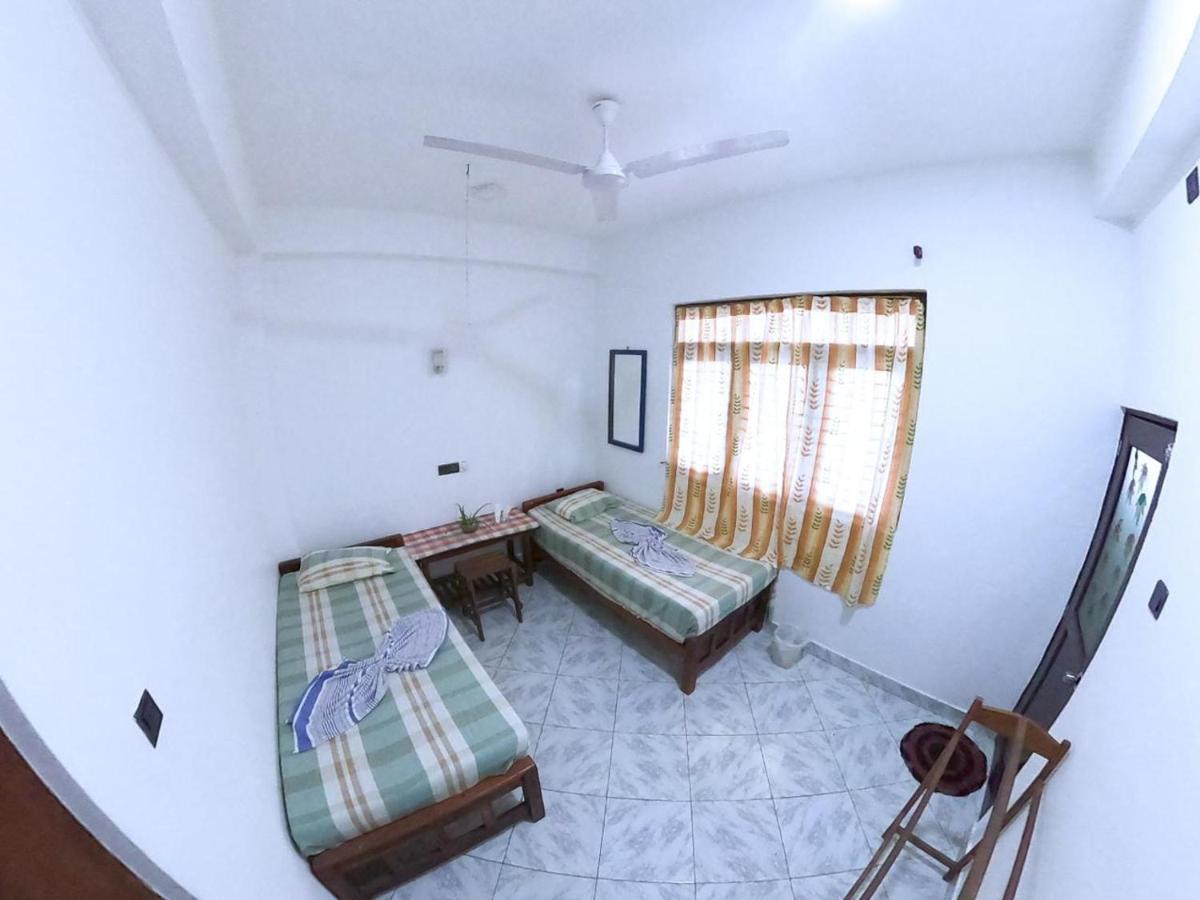 Happy Tuna Guesthouse Hikkaduwa Exterior photo