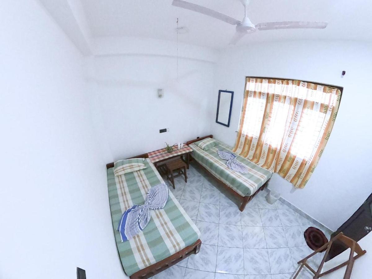 Happy Tuna Guesthouse Hikkaduwa Exterior photo