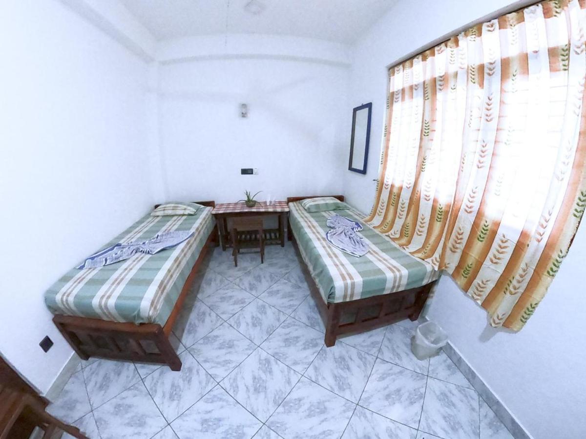 Happy Tuna Guesthouse Hikkaduwa Exterior photo