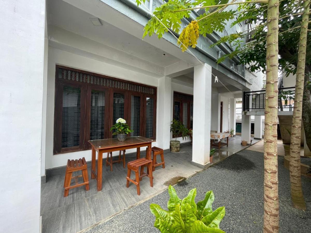 Happy Tuna Guesthouse Hikkaduwa Exterior photo