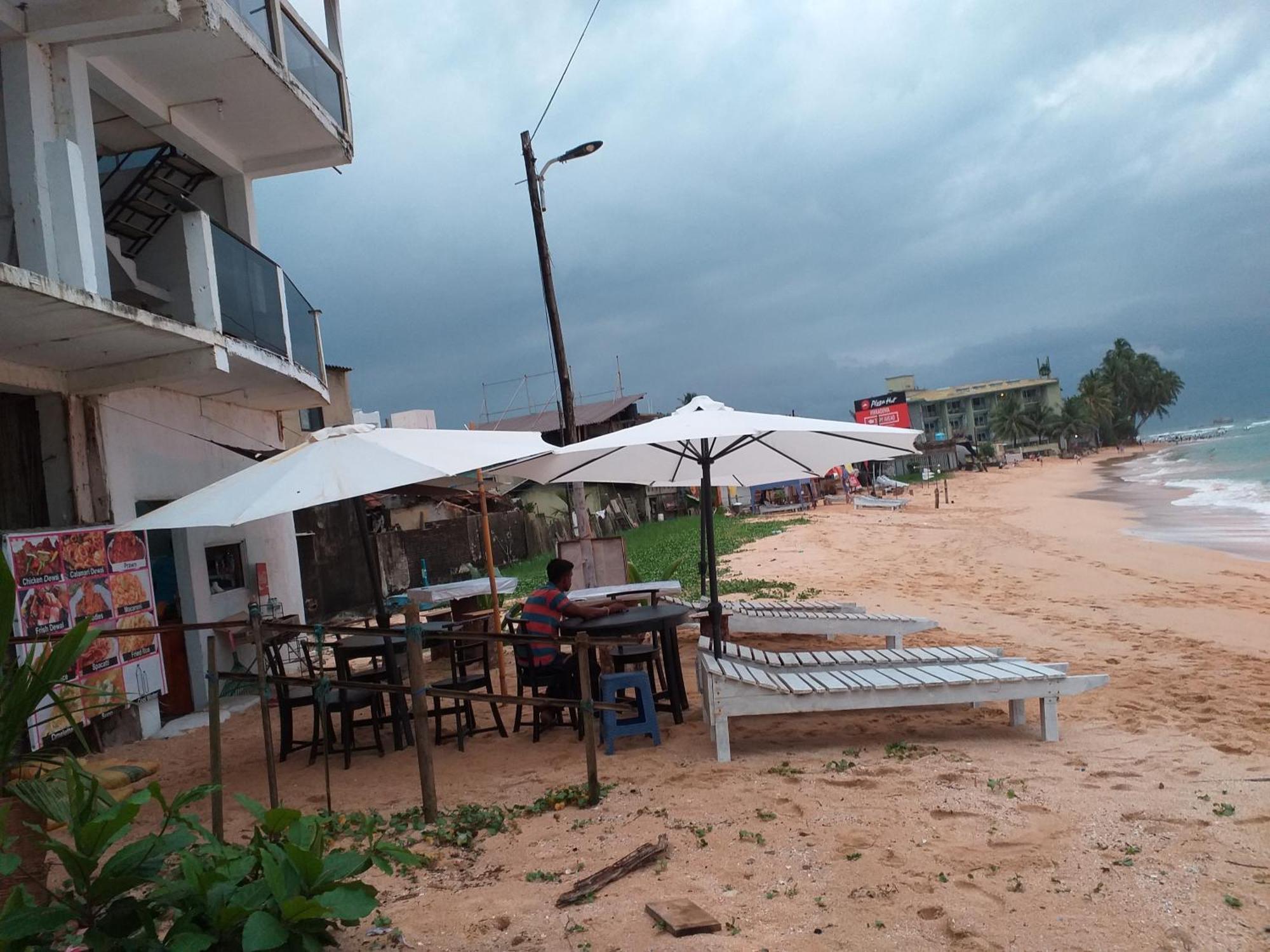 Happy Tuna Guesthouse Hikkaduwa Exterior photo