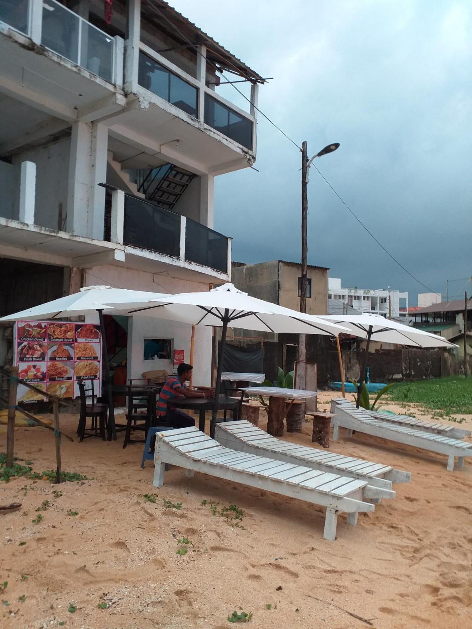 Happy Tuna Guesthouse Hikkaduwa Exterior photo