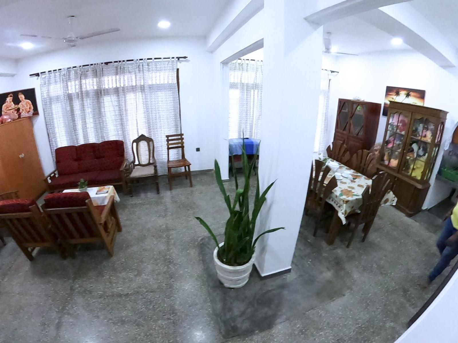 Happy Tuna Guesthouse Hikkaduwa Exterior photo