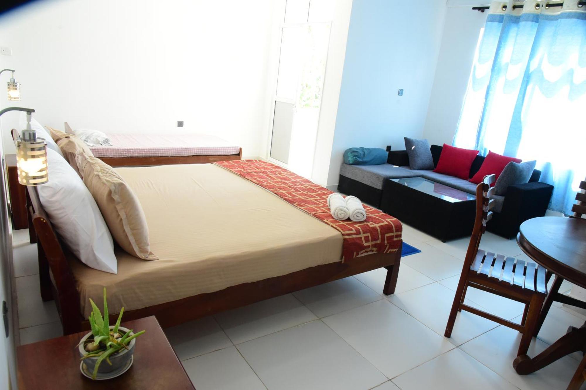 Happy Tuna Guesthouse Hikkaduwa Exterior photo