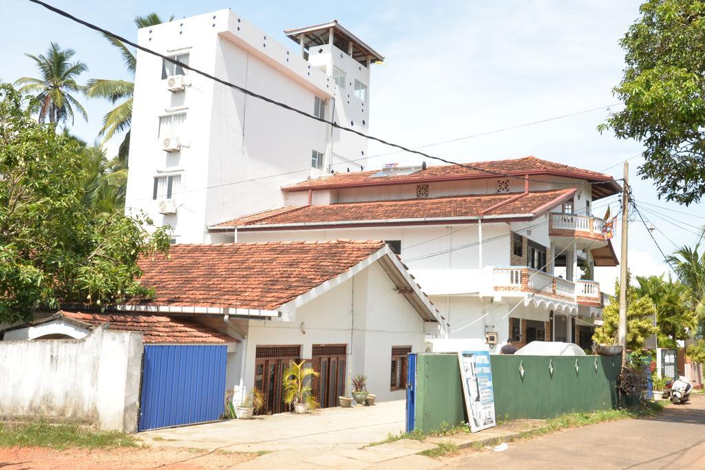 Happy Tuna Guesthouse Hikkaduwa Exterior photo