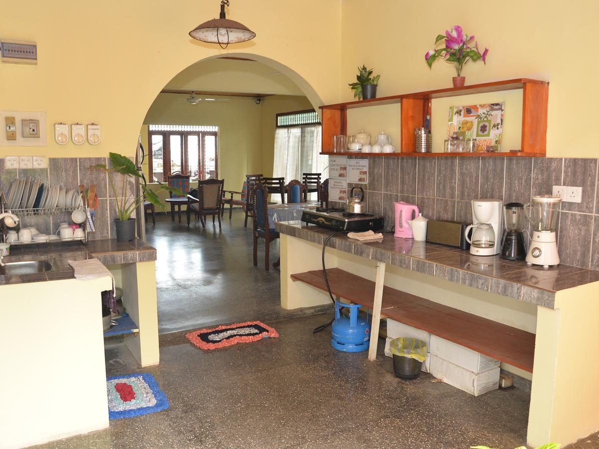 Happy Tuna Guesthouse Hikkaduwa Exterior photo