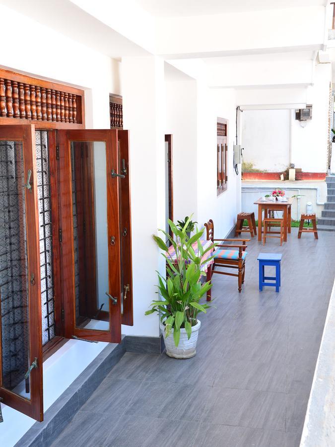 Happy Tuna Guesthouse Hikkaduwa Exterior photo