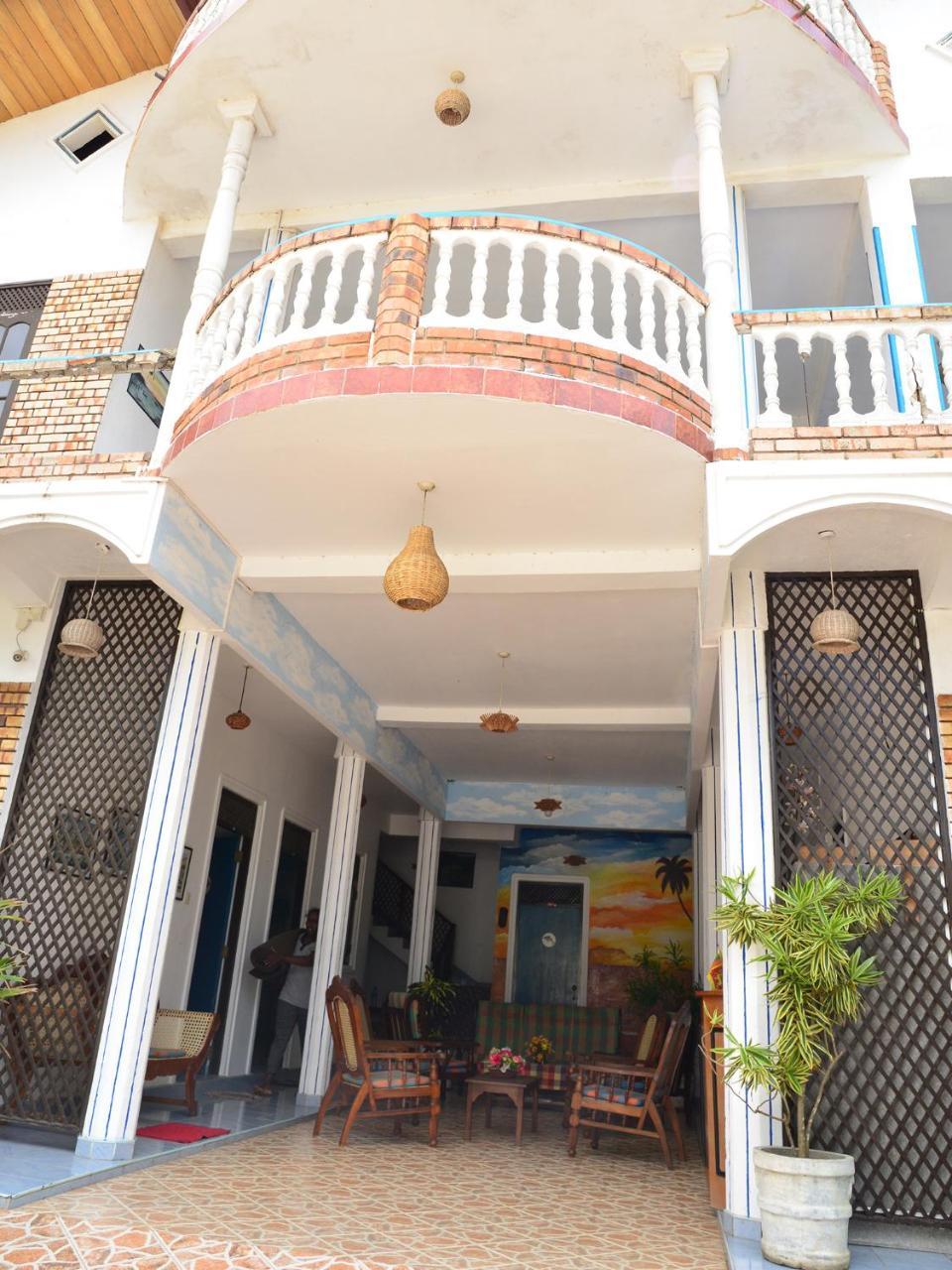 Happy Tuna Guesthouse Hikkaduwa Exterior photo